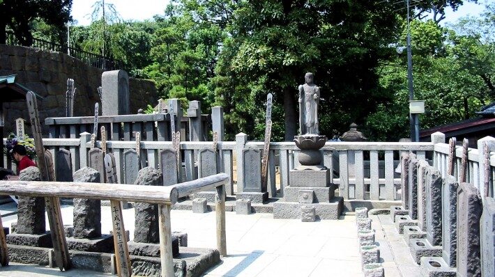 sengakuji-47-ronin-graves-710x398-2073333